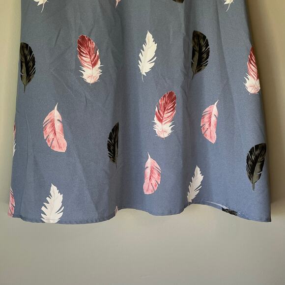 Shein Curve Bluish Gray Feather Print Tank Top Size 2XL - Picture 8 of 10